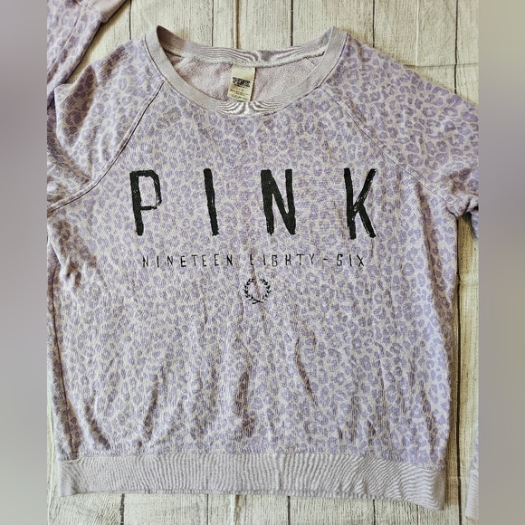 Victoria's Secret Pink Size Large• Lavender Leopard All Over Print Spellout Cozy - Picture 2 of 7